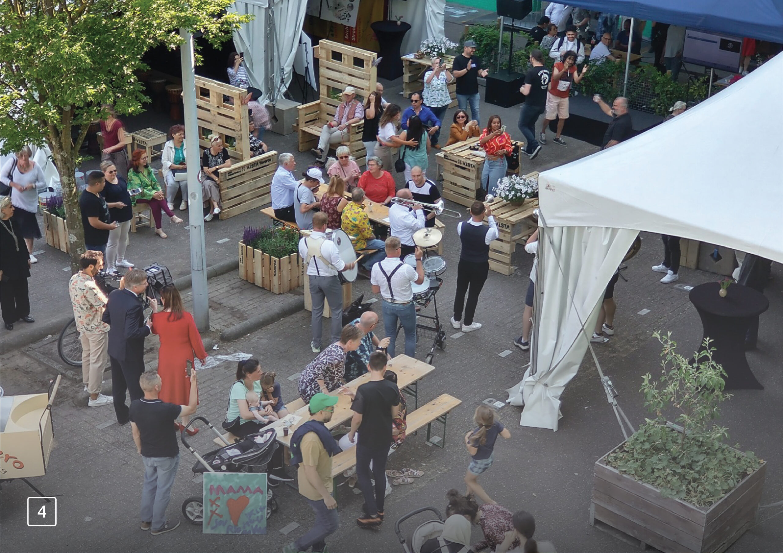 Aurora Festival in ULL Heerlen met opening en tentoonstellingen in de binnenplaats van de Aurora-flat, samen met bewoners en partners.